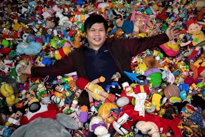 双语菲律宾男子5岁起开始收集快餐店玩具希望能办展览